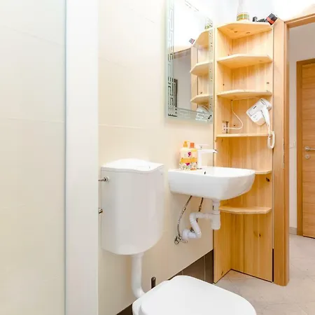 Yoe Apartment *